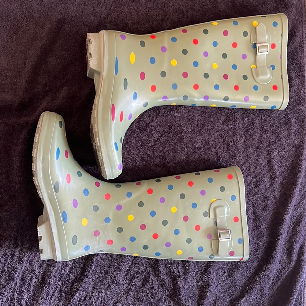 Size 8 rubber boots